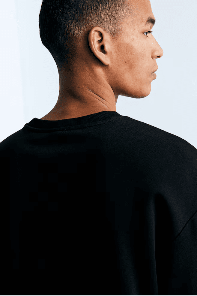 Black Oversized Sweatshirt – Premium Comfort & Style - Image 3